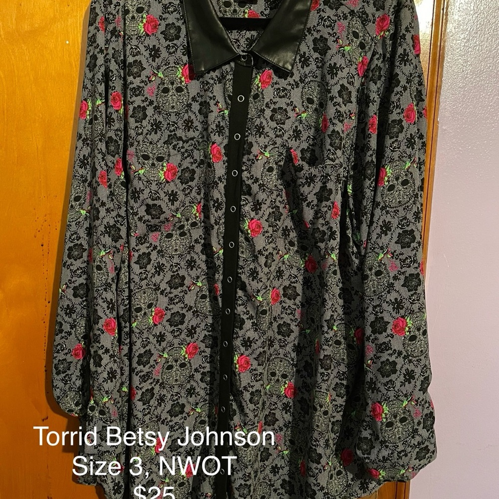 Torrid Betsy Johnson Skull Lace Print
